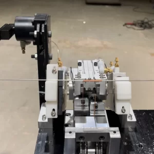 mașină de producere a corzilor de pian